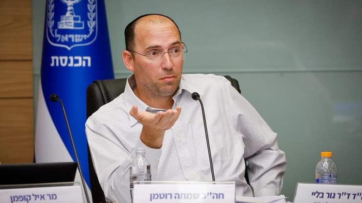 המטרה: לפצל את תפקיד היועמ"ש לפני הבחירות. יו"ר הוועדה, ח"כ שמחה רוטמן (צילום: נועם מושקוביץ, דוברות הכנסת) ועדת החוקה חוק ומשפט