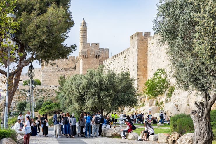 המתגיירים מסיירים בעיר העתיקה בירושלים (צילום: חיים טויטו) המתגיירים מסיירים בעיר העתיקה בירושלים