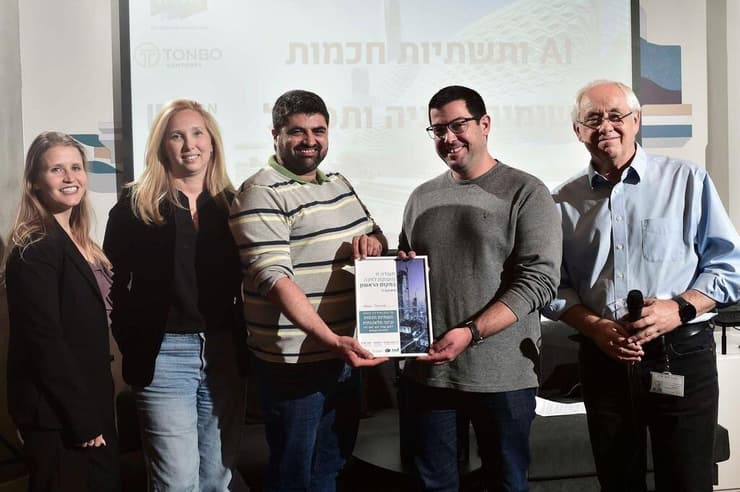 מימין לשמאל: ד"ר ריקרדו אוסירוף (מנכ"ל מרכז החדשנות Access מקבוצת שפיר), נמרוד גזית (מנכ"ל ומייסד שותף של NanoTherma), רועי לוי (מנהל טכנולוגיות ראשי ומייסד שותף של NanoTherma), ליאת מזור (מנהלת שותפה ב-Tonbo Ventures) ועדיאל כהן (סמנכ"לית חדשנות ופיתוח עסקי בקבוצת ברן) (צילום: עומר מסינגר) מימין לשמאל: ד"ר ריקרדו אוסירוף (מנכ"ל מרכז החדשנות Access מקבוצת שפיר), נמרוד גזית (מנכ"ל ומייסד שותף של NanoTherma), רועי לוי (מנהל טכנולוגיות ראשי ומייסד שותף של NanoTherma), ליאת מזור (מנהלת שותפה ב-Tonbo Ventures) ועדיאל כהן (סמנכ"לית חדשנות ופיתוח עסקי בקבוצת ברן)