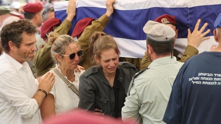 "שואלים אותי שאלות על קבורה, שבעה, הלוויה - לא דיברנו על זה" (צילום: יריב כץ) רס"ן במיל' איתמר ספיר מובא למנוחות