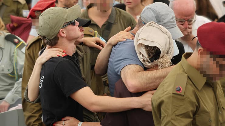 רס"ן במיל' איתמר ספיר מובא למנוחות (צילום: יריב כץ) רס"ן במיל' איתמר ספיר מובא למנוחות