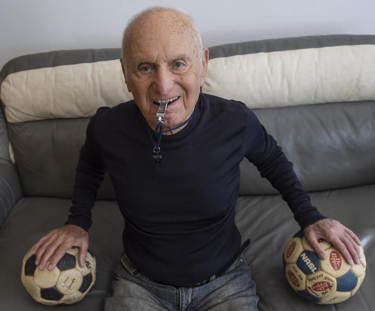"הצילום ביוטיוב חיזק את ההרגשה ששרקתי נכון". אברהם קליין (גיל נחושתן) אברהם קליין