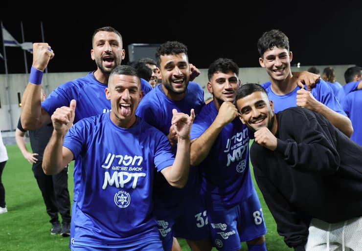 מכבי פ"ת עלתה ליגה 