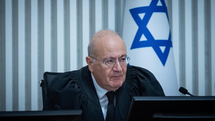 טוען לאי חוקיות ההצבעה. השופט בדימוס אלרון (צילום: יונתן זינדל/פלאש90) השופט יוסף אלרון (שמרן)