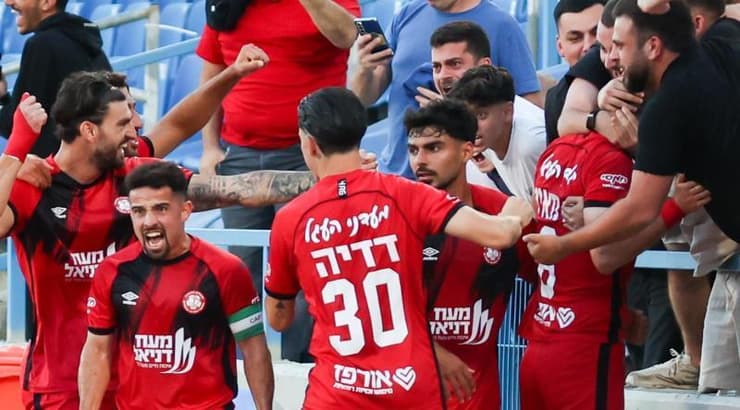 שחקני הפועל רמת גן חוגגים (שחר גרוס) שחקני הפועל רמת גן חוגגים