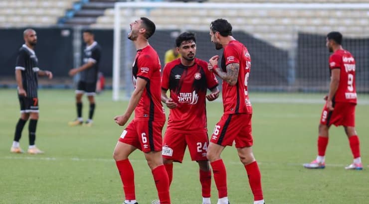 שחקני הפועל רמת גן חוגגים (שחר גרוס) שחקני הפועל רמת גן חוגגים