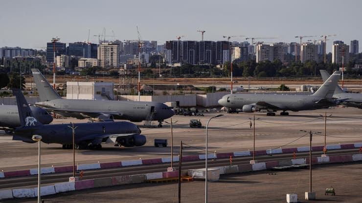 מטוסי תדלוק אמריקנים בנתב"ג. קרוב לתל אביב (צילום: REUTERS/ Dedi Hayun) מטוסי תדלוק אמריקנים בנתב"ג
