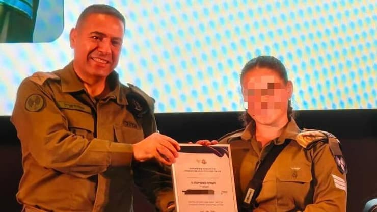 סמ"ר ש' בטקס הצטיינת של יחידת דובר צה"ל, אוקטובר 2025 סמ״ר ש׳ בטקס הצטיינת של יחידת דובר צה״ל, אוקטובר 2025