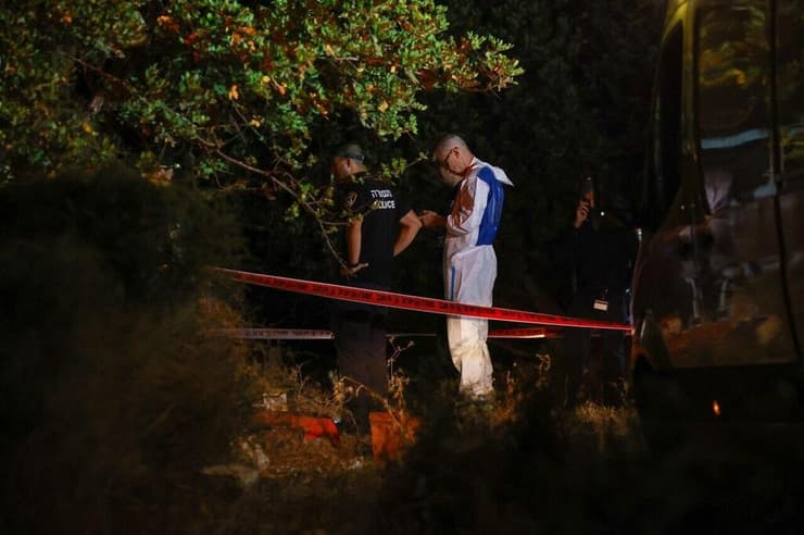 גבר ואישה אותרו ללא רוח חיים בשטח פתוח בגזרת משמר איילון