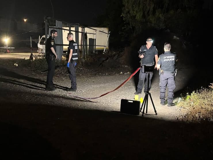 השוטרים בזירה (צילום: מאיר תורג'מן) חסימות בכניסה לג'ואריש