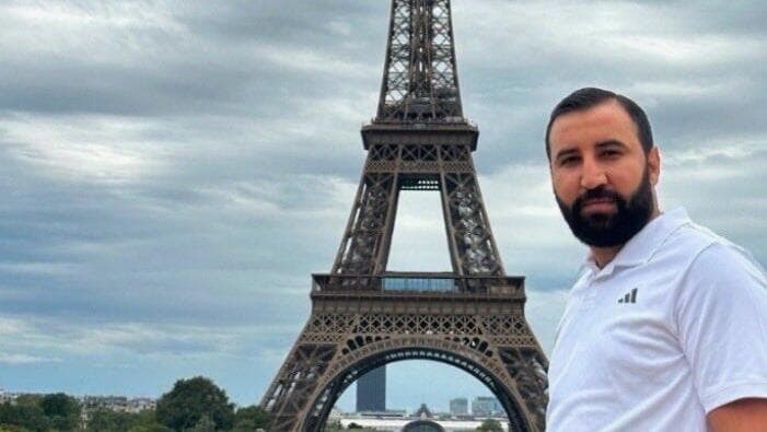 הצטלם עם מגדל אייפל (צילום: מתוך X) מוחמד בקר סעד דאוד אל סעדי