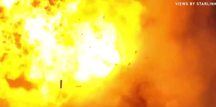 רגע הפיצוץ לאחר הנחיתה (צילום: SpaceX) רגע הפיצוץ לאחר הנחיתה