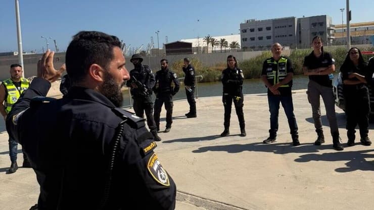 צוותי חיפוש בחוף מיאמי באשדוד