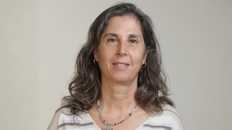 "ההוראה העניקה לי תחושת סיפוק ומשמעות עמוקה". המחנכת איריס משען (צילום: אביגיל עוזי) איריס משען, מחנכת, בי"ס נופי ארבל, גינוסר