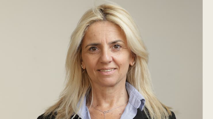 "יש כוח לקשר אנושי, לאמונה ודיאלוג פנימי". המחנכת קרן רוזנבאום (קרדיט: אביגיל עוזי) קרן רוזנבאום, מחנכת, בי"ס גלי עתלית, עתלית