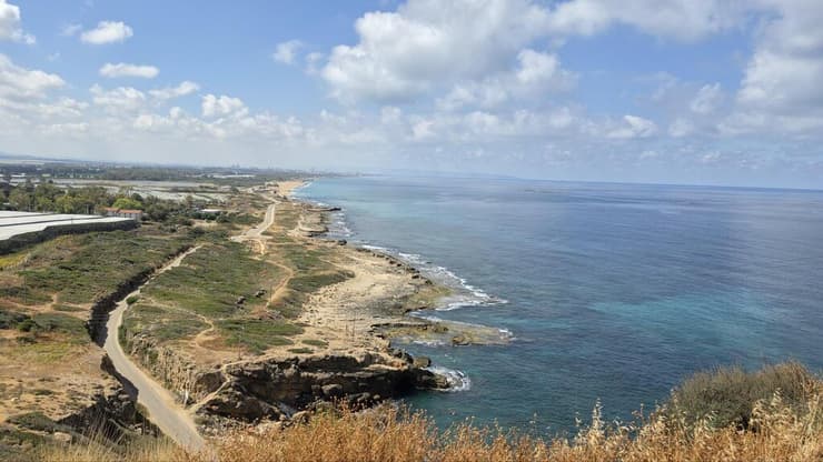 הנוף הנשקף מהאתר (צילום: יאיר קראוס) חסימות הכניסה לראש הנקרה