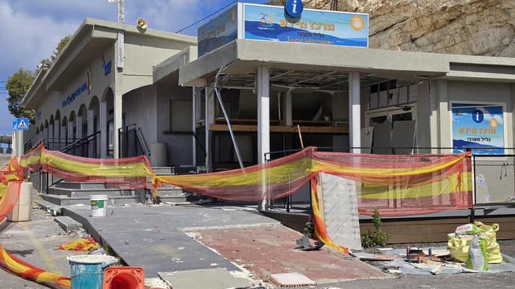הנזק מרחפני הנפץ (צילום: יאיר קראוס) חסימות הכניסה לראש הנקרה