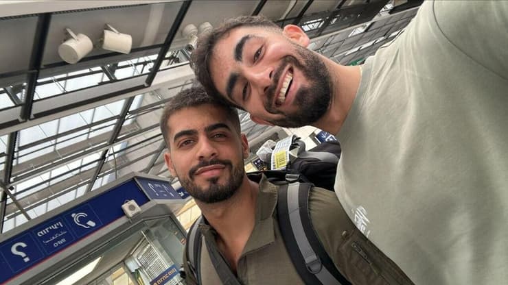 עם האח רואי נהוראי לייזר ז"ל יחד עם אחיו
