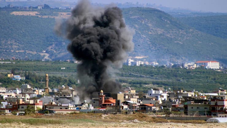 תקיפת צה"ל בלבנון, אתמול (צילום: KAWANT HAJU / AFP) תקיפות צה"ל בלבנון