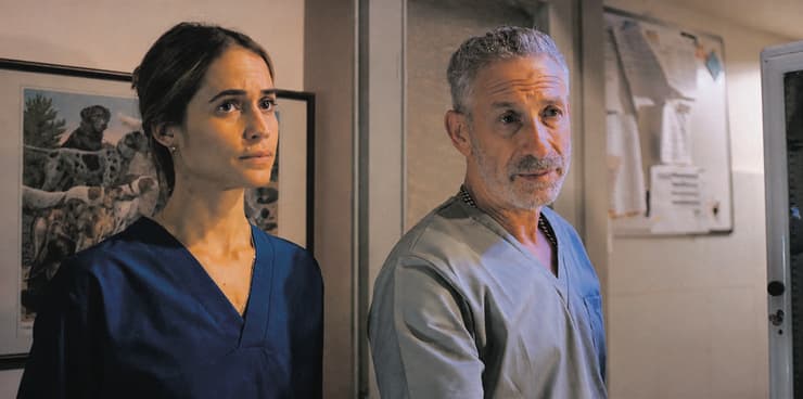 מארק איווניר, עם ניב סולטן ב"המתמחה" (צילום: באדיבות HOT ו-SIPUR) מארק איווניר, עם ניב סולטן ב"המתמחה"