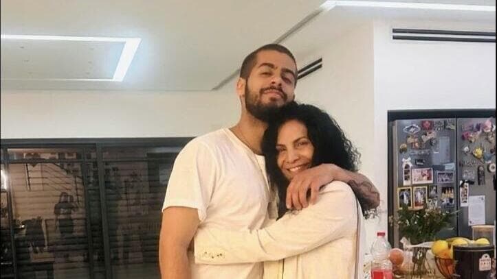  נהוראי לייזר ז"ל יחד עם אימו