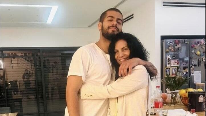 נהוראי לייזר ז"ל יחד עם אימו נהוראי לייזר ז"ל יחד עם אימו