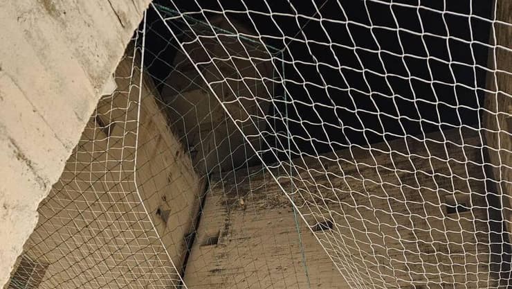 רשתות מאולתרות שהציבו חיילים בצפון בניסיון להתמגן מפני רחפני נפץ רשתות נגד רחפני הנפץ מאולתרות