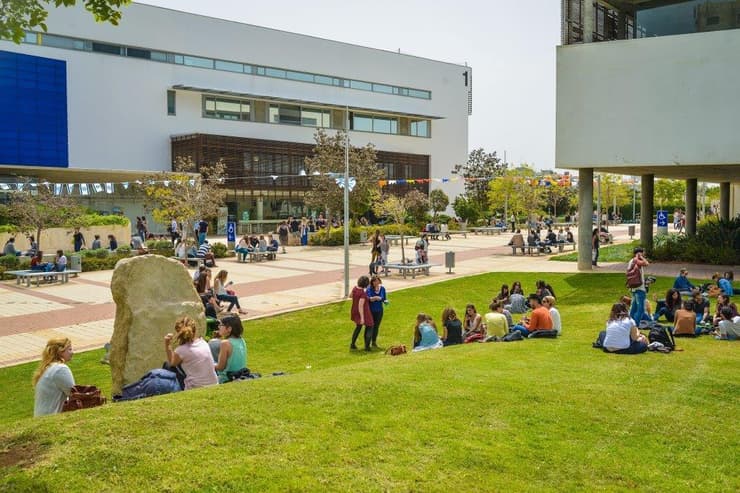לפי נתוני אתר משרד העבודה, "עבודאטה", 94% מבוגרות ובוגרי בית הספר למדעי המחשב של האקדמית תל אביב-יפו משתלבים בהצלחה בתעשיית הטכנולוגיה (צילום: דוברות המכללה האקדמית ת"א-יפו) קמפוס המכללה האקדמית תל אביב-יפו