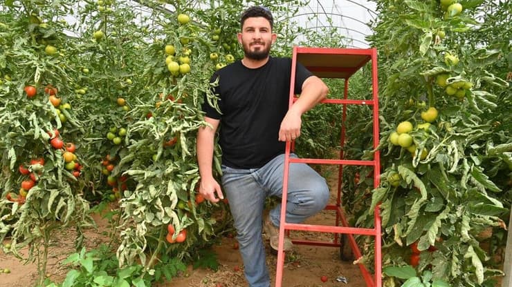 "צריך הרבה התמדה כדי להחזיק חקלאות בישראל של היום" (צילום: הרצל יוסף) אבירם אלמוג, חקלאי דור שני במושב אוהד
