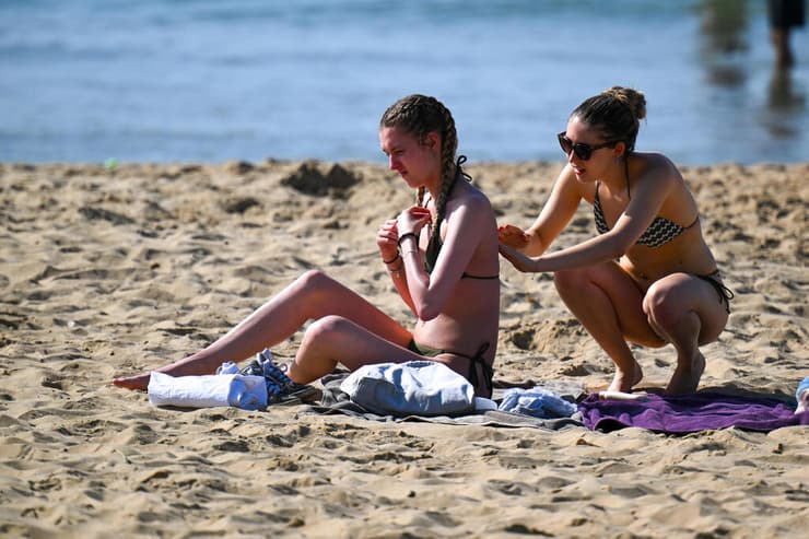 צילום: Finnbarr Webster/Getty Images חוף ב בורנמות' אנגליה בריטניה גל חום אירופה