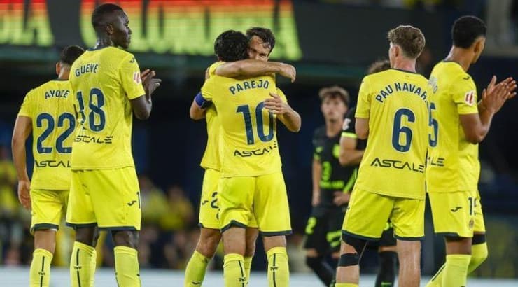 שחקני ויאריאל חוגגים (La Liga) שחקני ויאריאל חוגגים