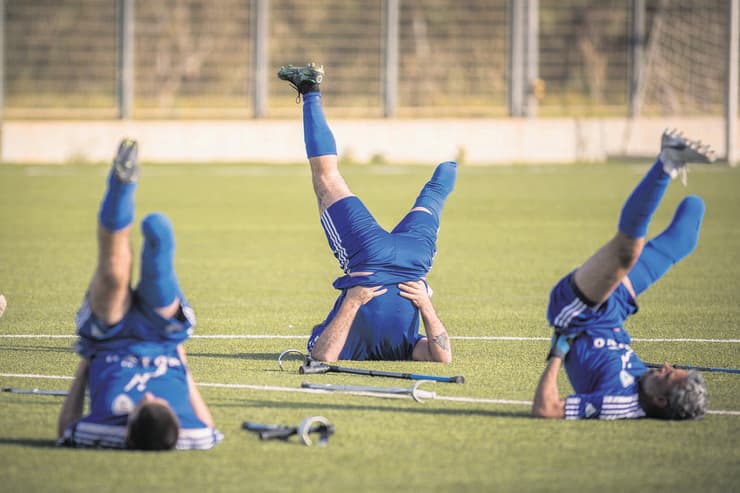 נבחרת ישראל בכדורגל לקטועי גפיים (צילום: עוז מועלם) נבחרת ישראל בכדורגל לקטועי גפיים