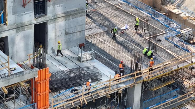 אתר בנייה במרכז הארץ (צלם: אורי חודי) אתר בנייה במרכז הארץ