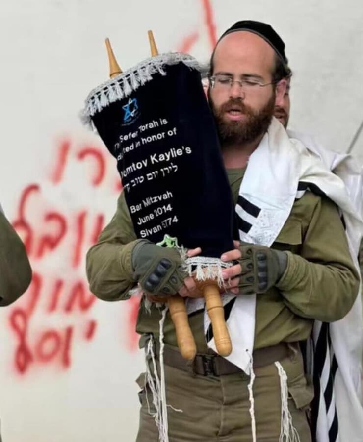 ויצמן. "ספרי התורה מחברים את כולם" הרב יהודה ויצמן