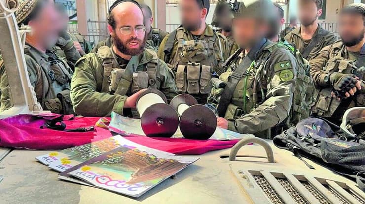 הרב יהודה ויצמן עם חבריו ליחידה. "ראיתי מה קורה לעם שלא עומד על המשמרת" יהודה ויצמן עם חבריו ליחידה. הרב הלוחם
