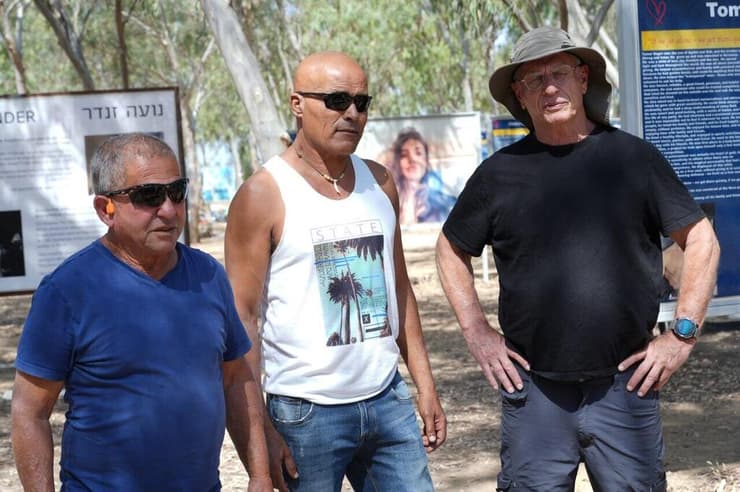 מימין לשמאל: אמיר חודורוב, פסח חג'בי וז'וז'ו רביע (צילום: תומר שונם הלוי) מימין לשמאל: אמיר חודורוב, פסח חג'בי וז'וז'ו רביע