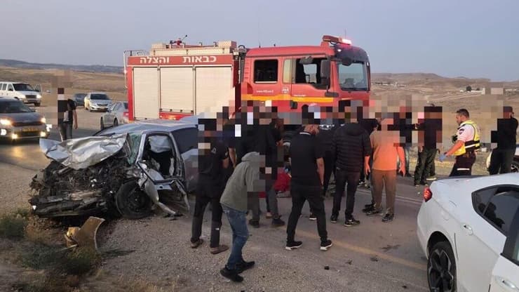 זירת התאונה בנגב (צילום: כבאות והצלה לישראל ) תאונת דרכים בין 2 כלי רכב בכביש 316 סמוך למחלף נחל יתיר