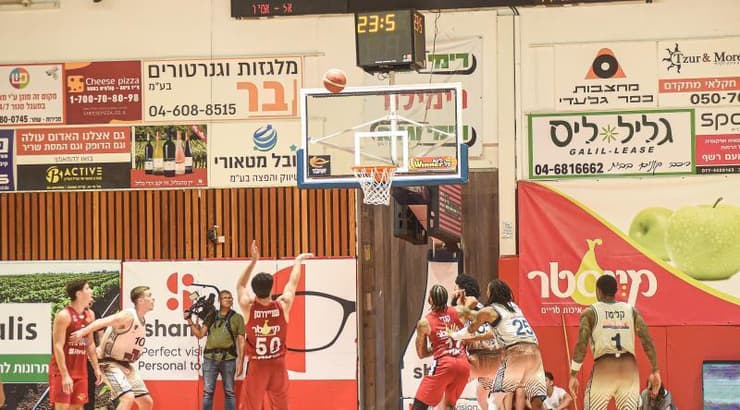 יובל שניידרמן על קו העונשין (ניסן עייש) יובל שניידרמן על קו העונשין
