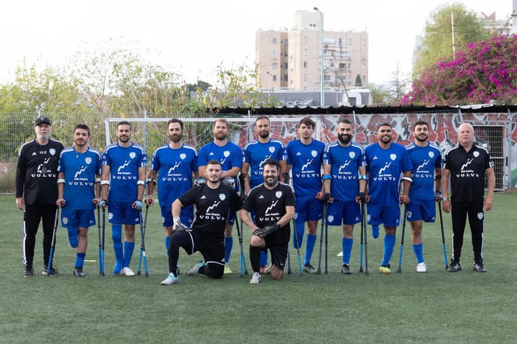 נבחרת ישראל בכדורגל לקטועי גפיים (צילום: עוז מועלם) נבחרת ישראל בכדורגל לקטועי גפיים