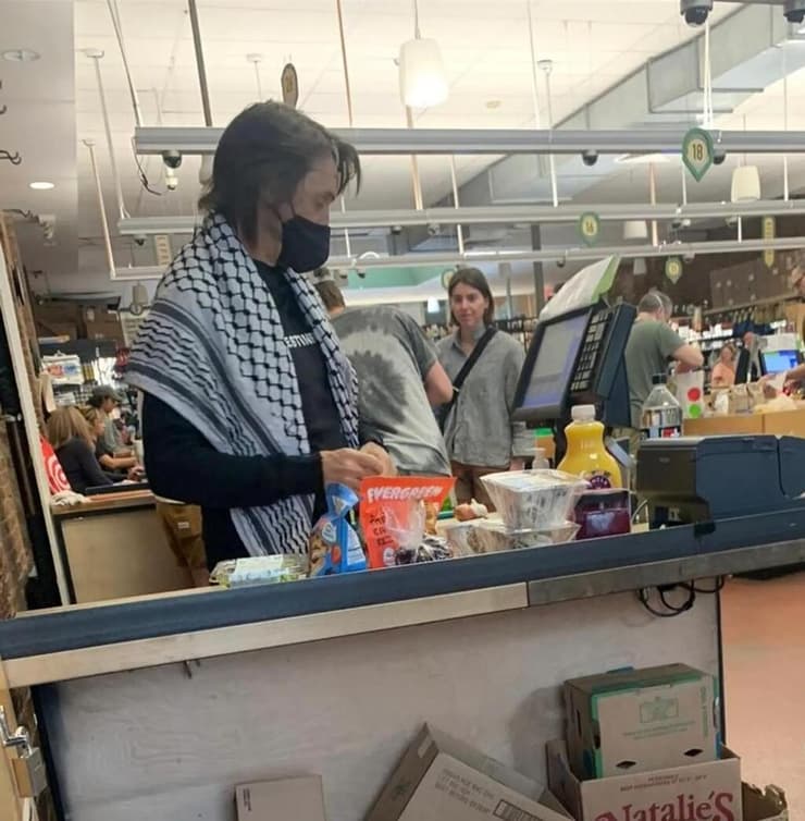 עם כאפייה, בקואופ חרם על מוצרים ועסקים בבעלות ישראלית ויהודית בברוקלין