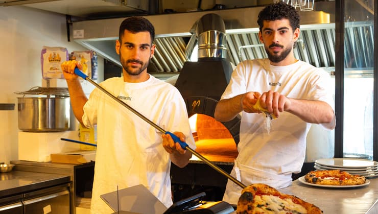 פיצריית נפוליטן (צילום: יובל חן) פיצריית נפוליטן