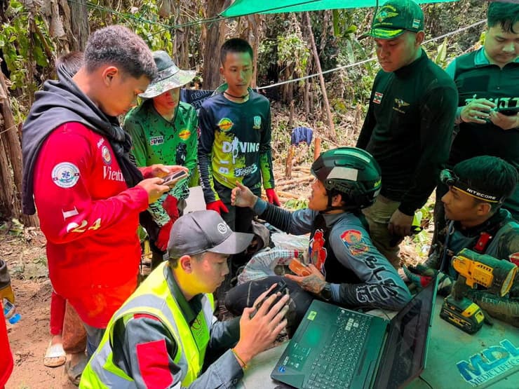 צילום: Metta Tham Kalasin Rescue/Handout via REUTERS מאמצי החילוץ ממנהרה בלאוס