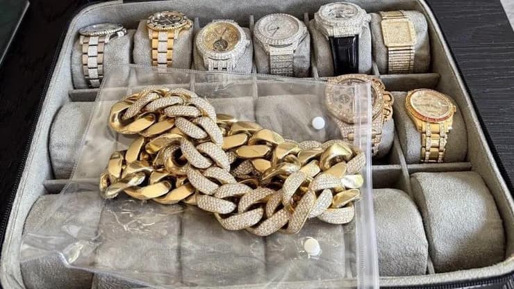התכשיטים של מייוות'ר שמוזכרים בתביעה התכשיטים של מייוות'ר שמוזכרים בתביעה