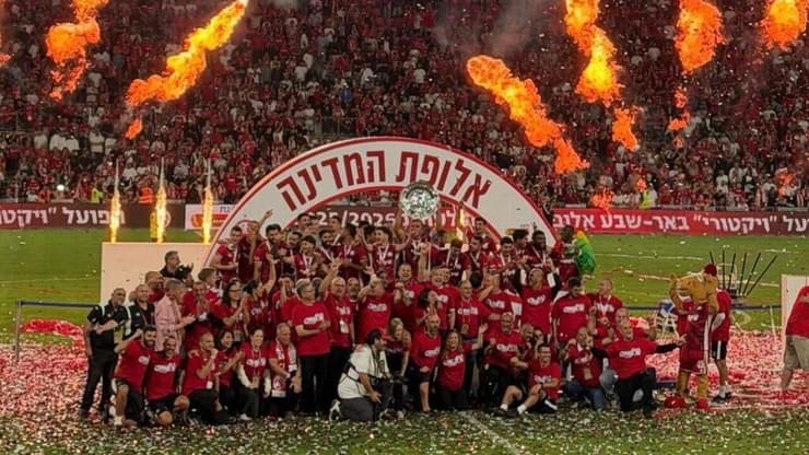 "בבית האדום זה כבר מזמן לא רק עבודה - זו משפחה" (צילום: אלבום פרטי) ד"ר פלור דיאז גרמוי