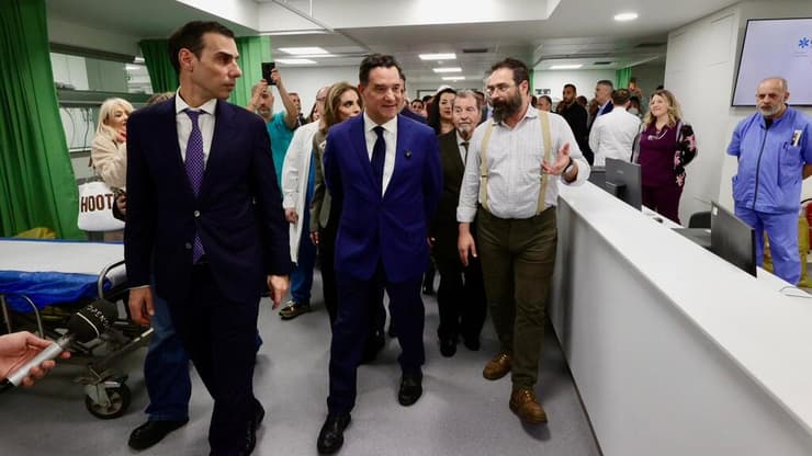 מוביל רפורמות במטרה לשפר את מערכת הבריאות במדינתו (צילום: מתוך עמוד הפייסבוק של אדוניס גאורגיאדיס) שר הבריאות של יוון אדוניס גיאורגיאדיס