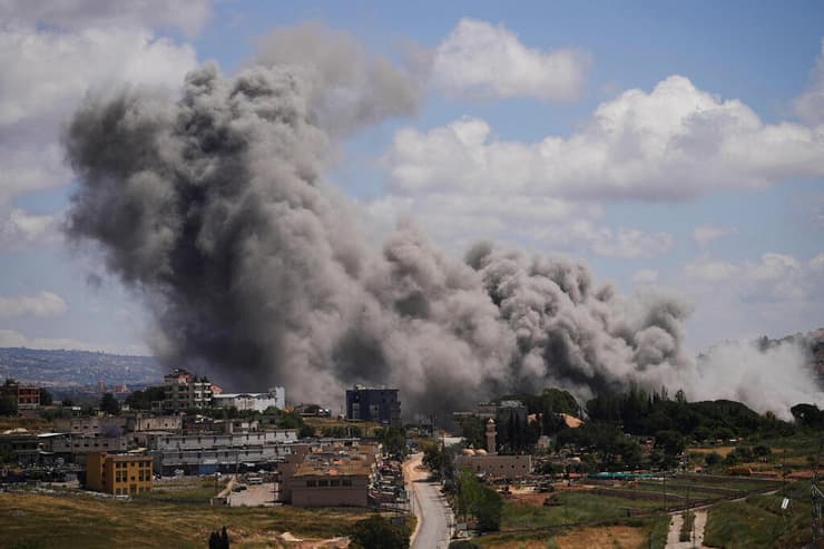 תקיפות צה"ל באזור נבטייה בדרום לבנון (צילום: REUTERS/Stringer) תקיפות בלבנון
