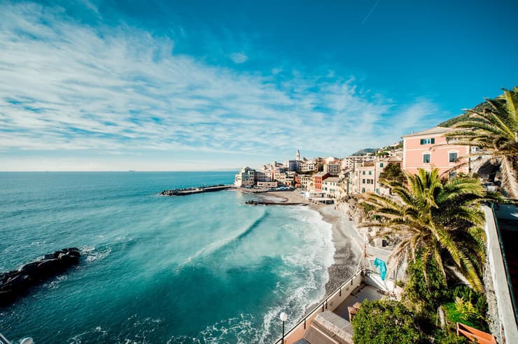 חוף Bogliasco Beach, איטליה (צילום: Alex Tihonovs / shutterstock) חוף Bogliasco Beach, איטליה