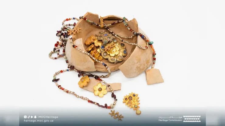 האוצר שהתגלה ברידייה (צילום: Saudi Heritage Commission) האוצר שהתגלה ברידייה