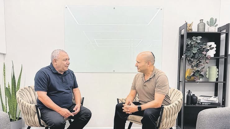 בנט ואיזנקוט. הבטיחו להקים אחרי הבחירות ועדת חקירה ממלכתית גדי איזנקוט ונפתלי בנט