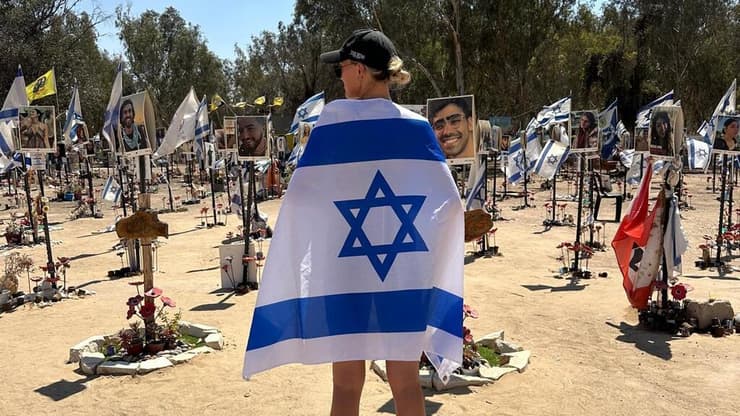 הגיעה לישראל כדי להתנדב במלחמה - ונשארה הגיעה לישראל כדי להתנדב במלחמה - ונשארה
